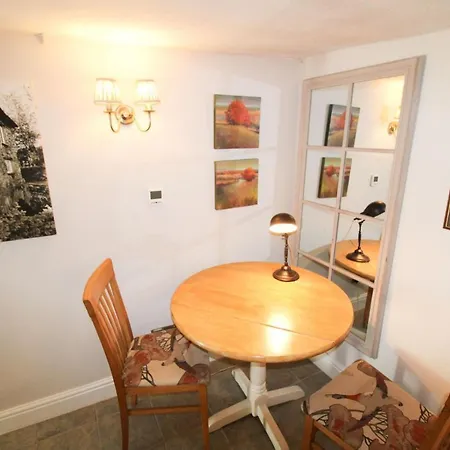 Kirkstone Ideal For A Romantic Break Centrally Located In With Wood Burning Stove * Ambleside