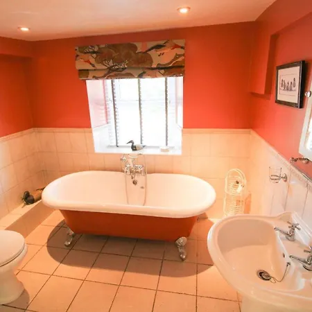 Kirkstone Ideal For A Romantic Break Centrally Located In With Wood Burning Stove 別荘 アンブルサイド