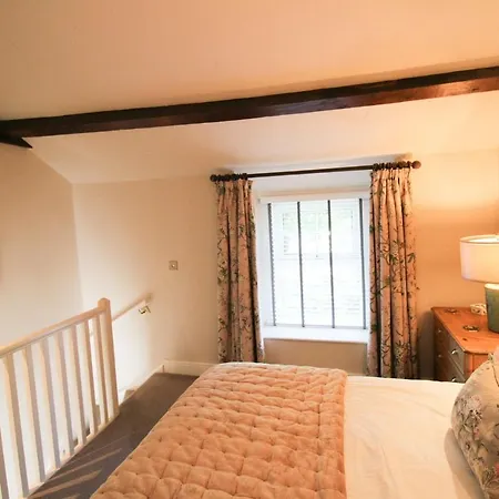 Kirkstone Ideal For A Romantic Break Centrally Located In With Wood Burning Stove * Ambleside