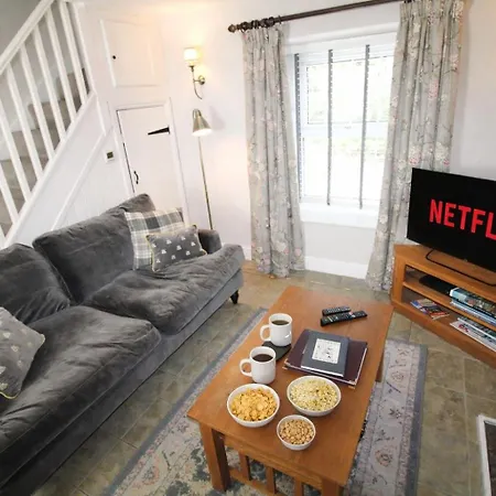 Kirkstone Ideal For A Romantic Break Centrally Located In With Wood Burning Stove *